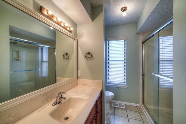 Building Photo - 25 Shady Oak Ln