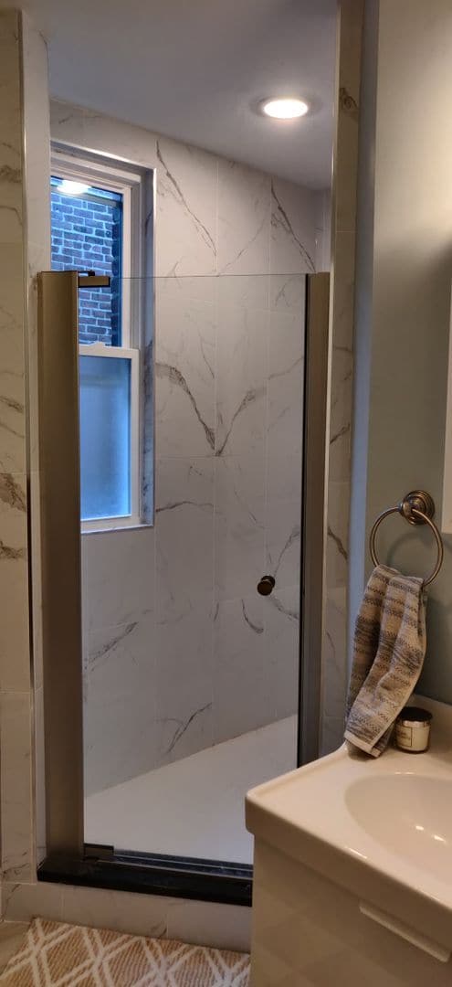 Building Photo - New Apartment in Allston. Eat-in Kitchen. High-End Appliances, Big Bedrooms, Lost of Closets, Lau...