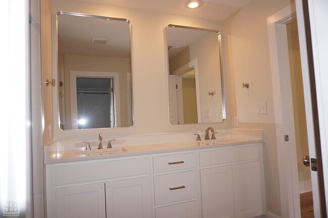 Building Photo - 3 Bedroom, 2 Bath Home in Brookland