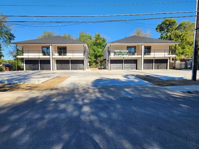 Building Photo - 313 Mill St
