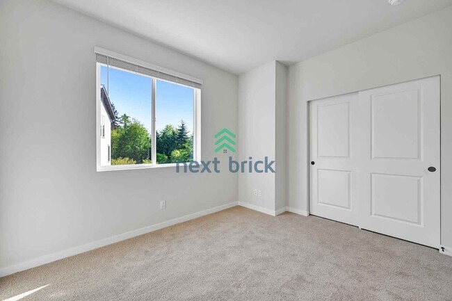 Building Photo - Modern Brand New 3-Bed, 3-Bath Home in the Heart of Lynnwood – Luxury Living Awaits!