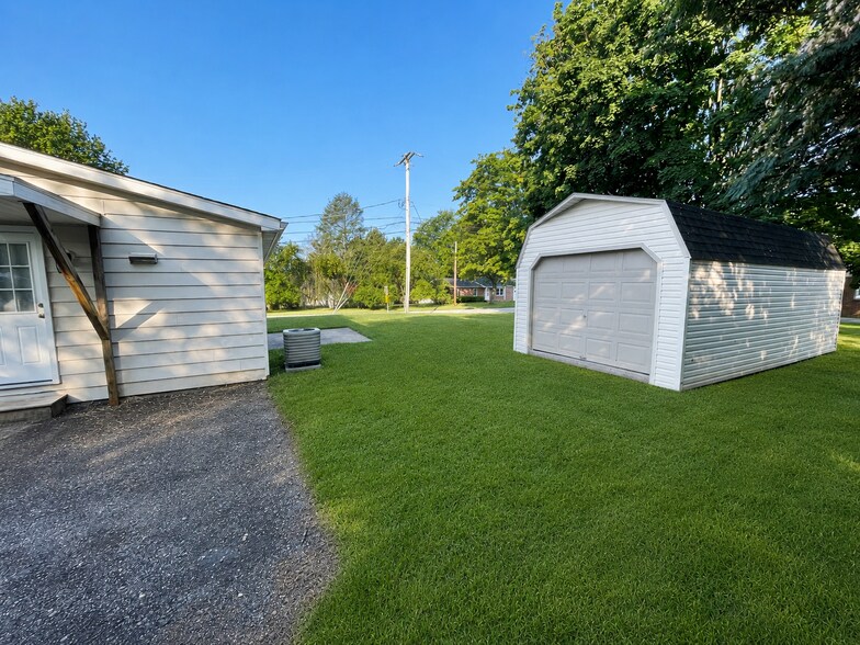 Building Photo - 85 Cemetery Ave
