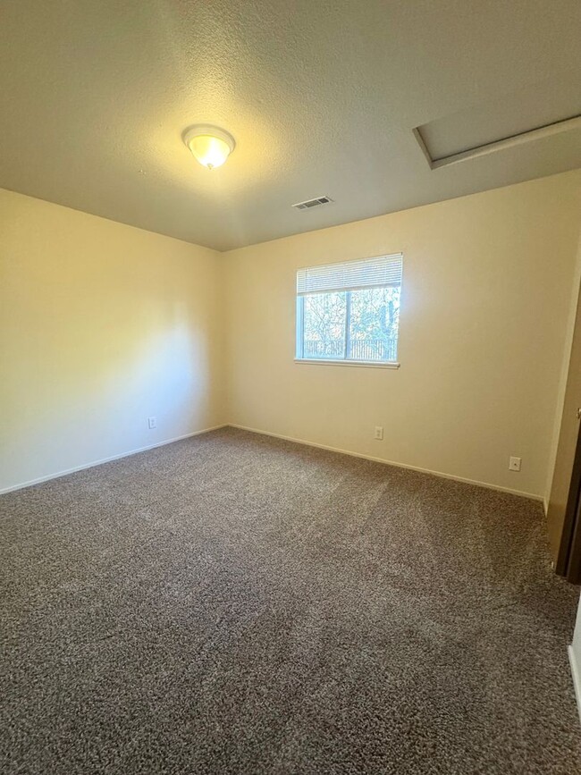 Building Photo - SPACIOUS 3 BEDROOM DUPLEX LOCATED IN NORTH...