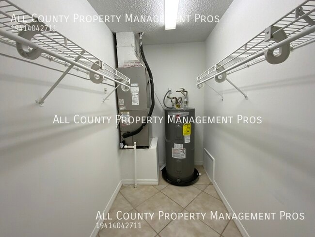 Building Photo - 914 Royal Palm Dr