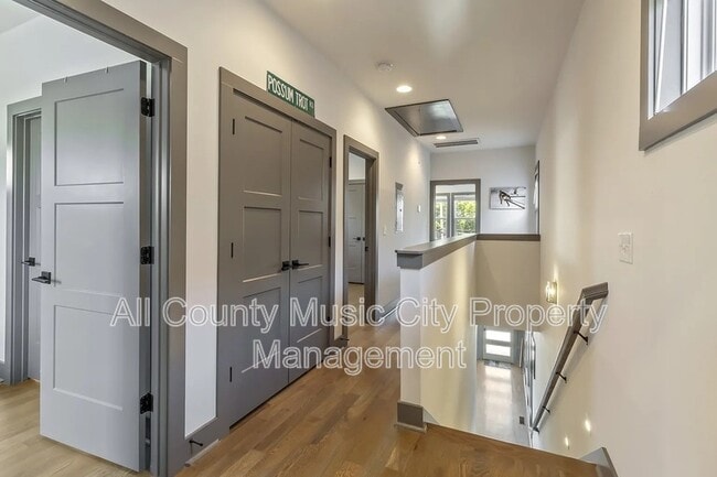 Building Photo - 1507B 14th Ave N