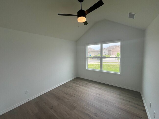 Building Photo - BRAND-NEW 3-bedroom, 2-bath, 3-car garage ...
