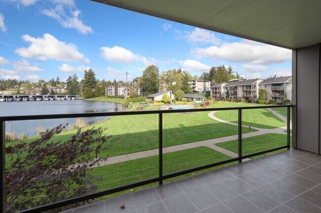 Building Photo - 2bd/2ba Bellevue Condo