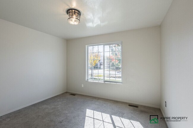 Building Photo - 4 Bed 2 Bath home for rent