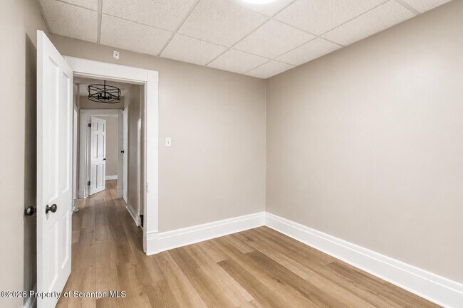 Building Photo - 1729 Sanderson Ave