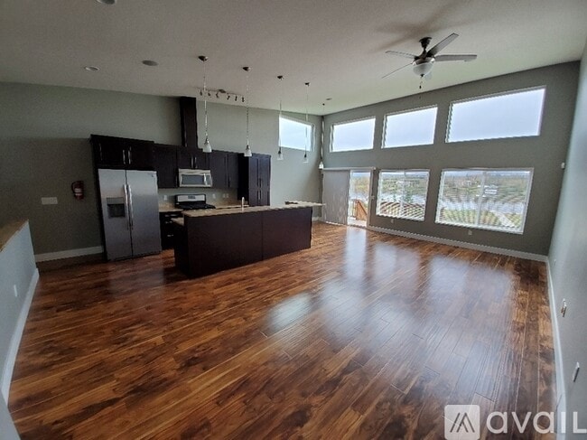 Building Photo - 2949 E Palmdale Dr