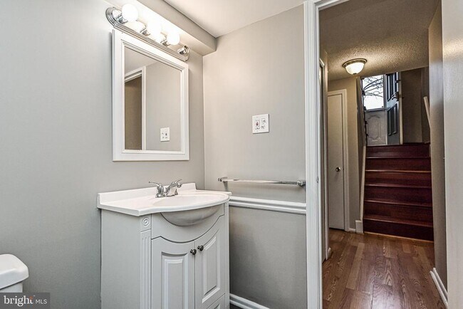 Building Photo - 5572 Kendrick Ln