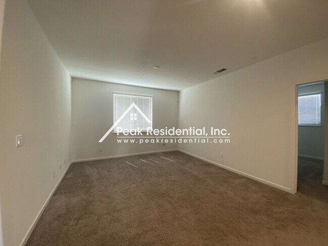 Building Photo - Updated 4bd/3ba Folsom Home with 2 Car Garage