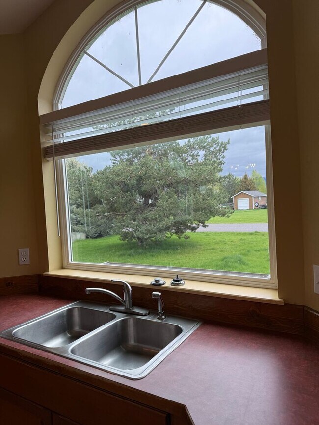 Building Photo - Single Family Home for Rent in Bozeman! Ov...
