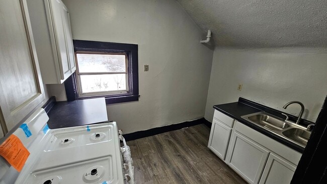 Building Photo - 118-118.5-1185 Wood St