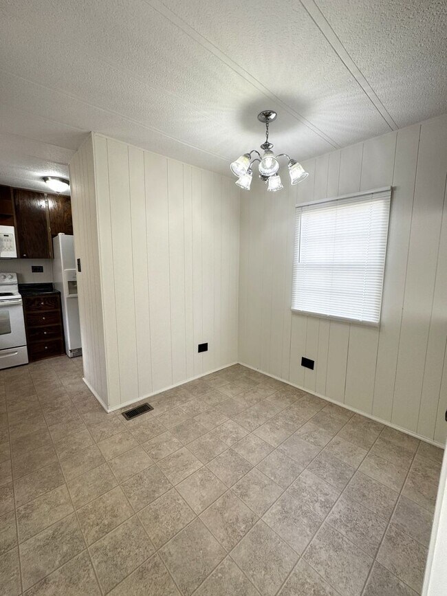 Building Photo - Single Family Manufactured Home- Ready for Move In!