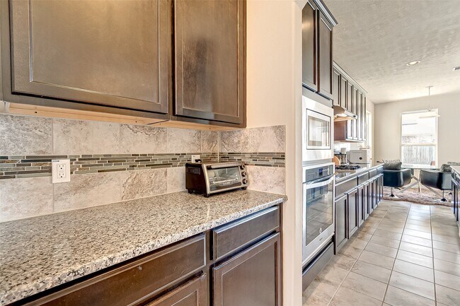 Building Photo - 907 River Delta Ln