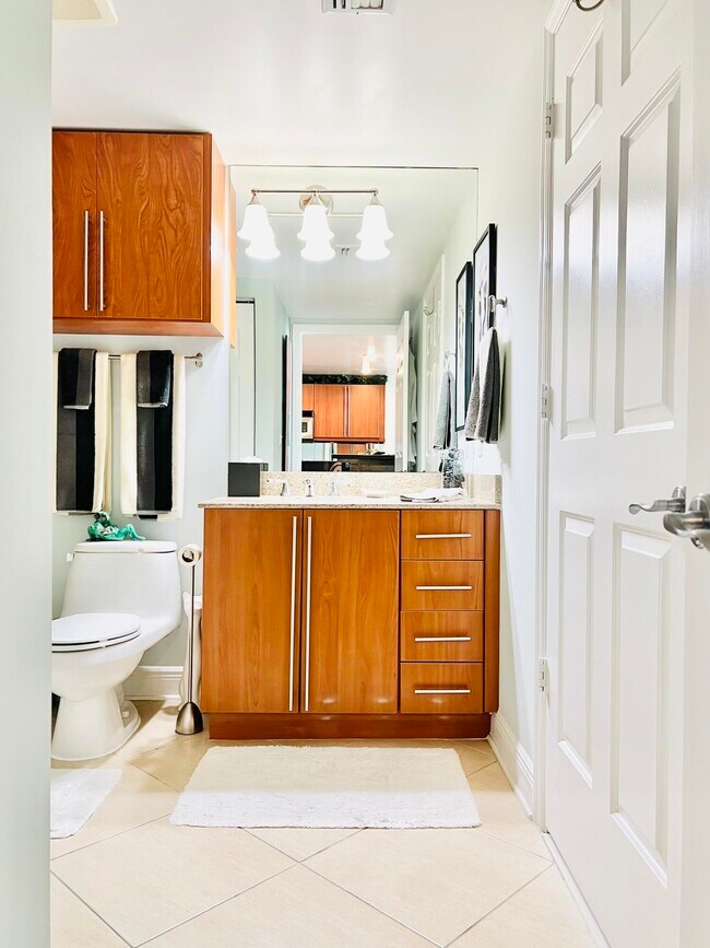 Building Photo - 610 Clematis St