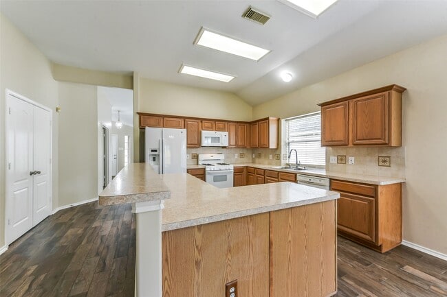 Building Photo - 9127 Willow Crossing Dr