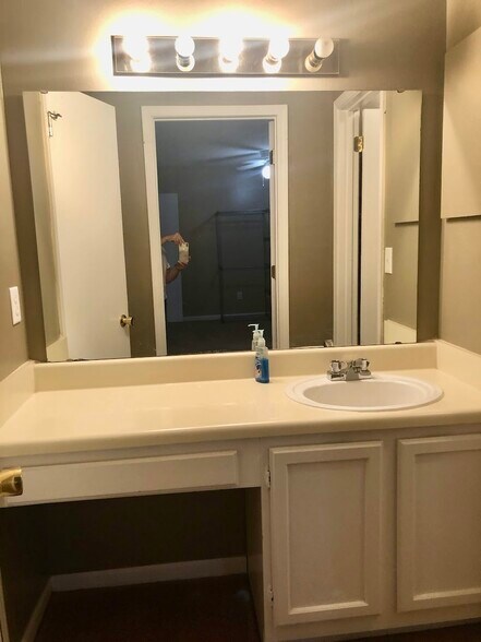 Master bath - 6701 Dickens Ferry Rd