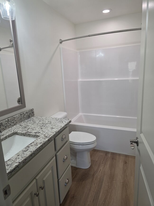 Building Photo - 115 Thistlewood Dr