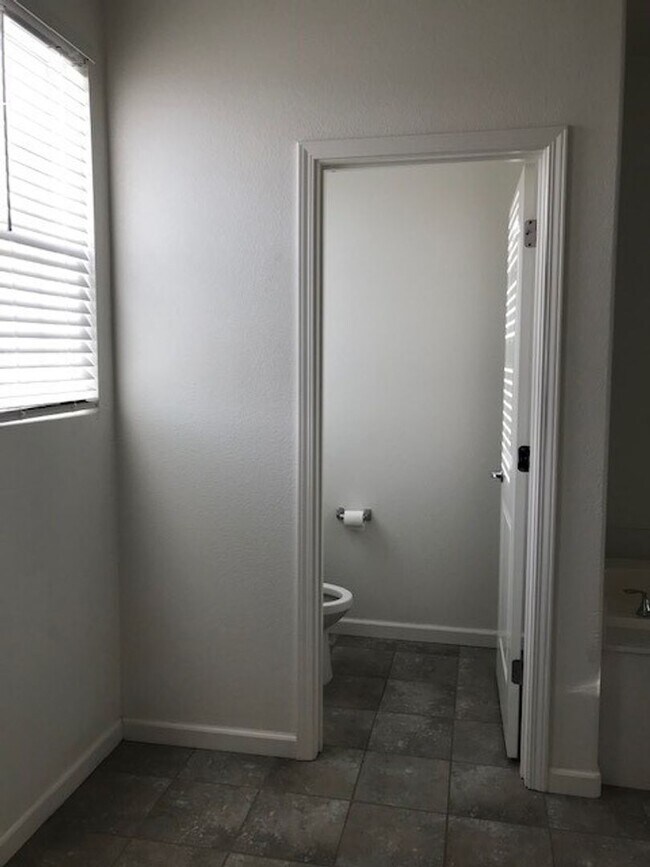 Building Photo - Beautiful home in Natomas, 3+2.5, 2-story, 2-car tandem garage, close to fwy & shopping