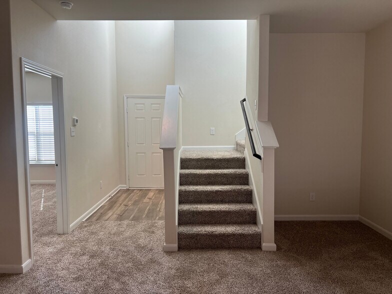 Building Photo - Room in House on Serena Dr