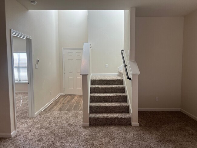 Building Photo - Room in House on Serena Dr
