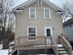 Building Photo - 3 Bedroom 1 Bath Home