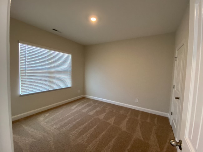 Building Photo - 105 Level Dr