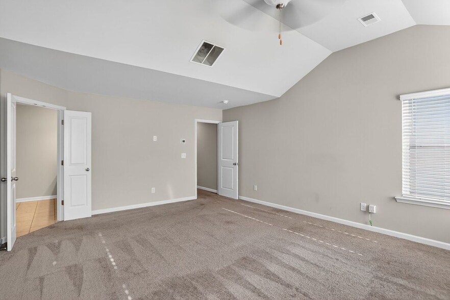 Building Photo - 1553 Spring Hollow Way