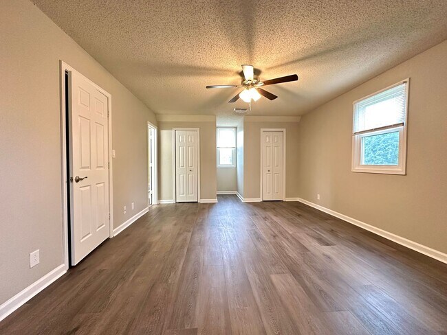 Building Photo - Stunning Single-Family Home with Plenty of...