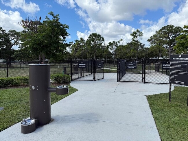 Building Photo - 602 NE 38th St