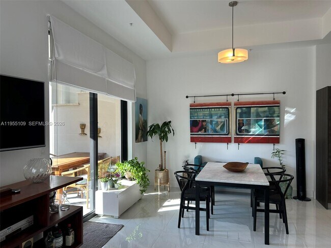 Building Photo - 301 Altara Ave