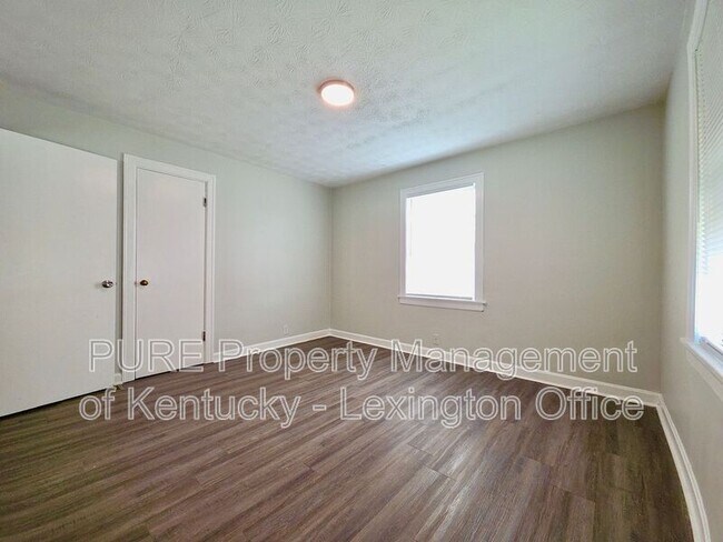 Building Photo - 113 Cummins Dr