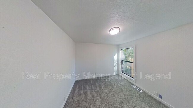Building Photo - 1811 N Crockett St