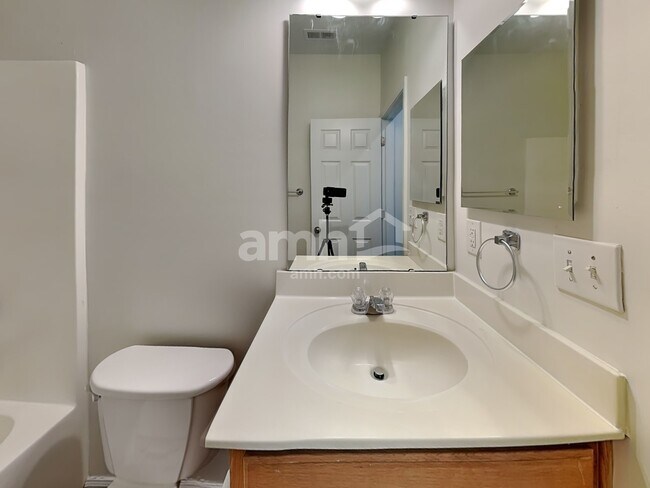 Building Photo - 4012 Lawrence Daniel Dr