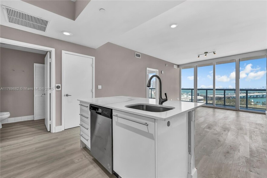 Building Photo - 888 Biscayne Blvd