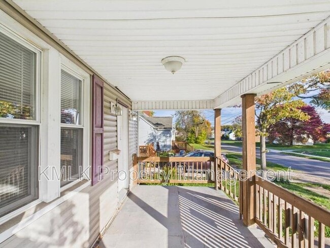 Building Photo - 903 Donald Ave