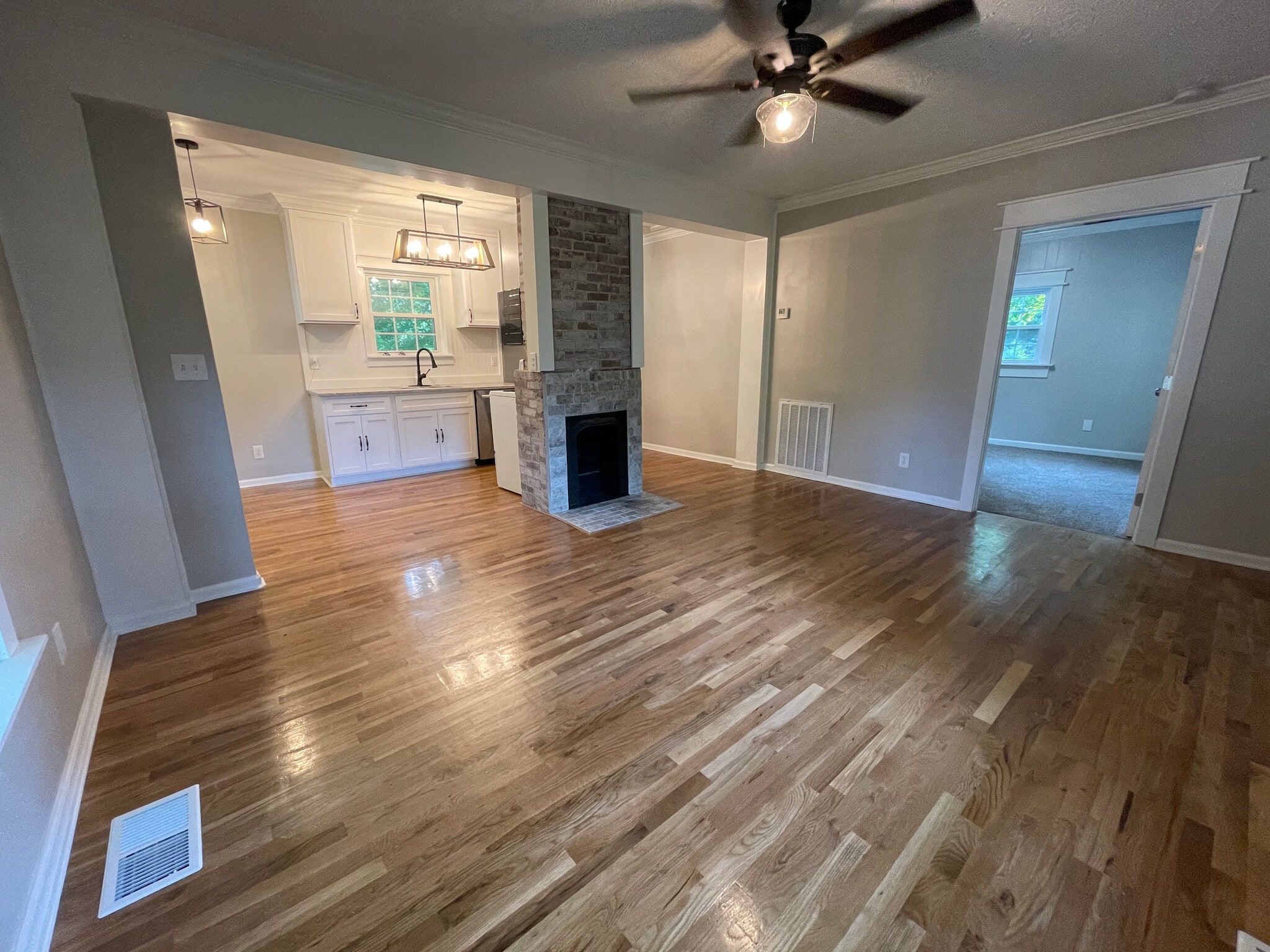 Building Photo - 416 Hillmont Dr NW