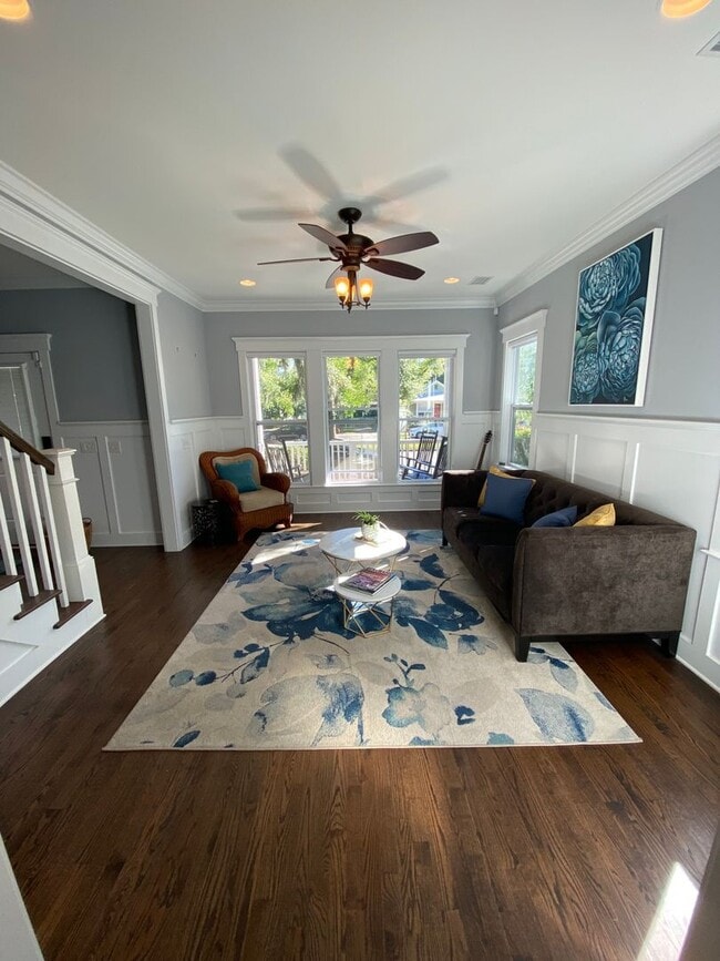 Building Photo - Beautiful Downtown home