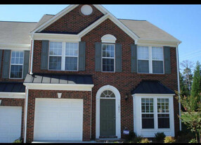 Building Photo - 1801 Robinwood Village Dr