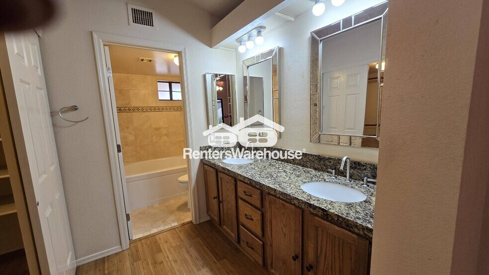 Building Photo - 311 E Suntree St