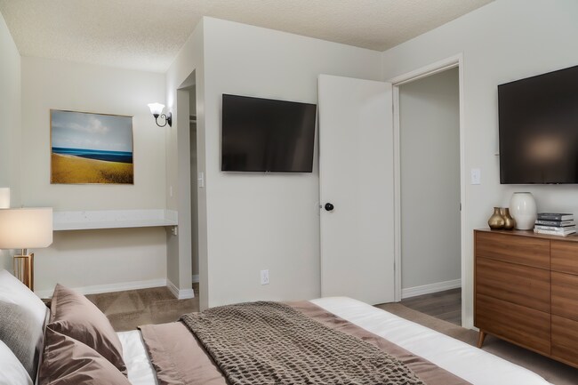 3 Bedroom 2 Bath Townhome - Valencia Apartments