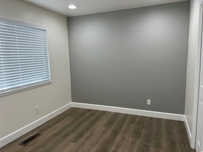 Building Photo - South Salinas Monterey Park Home