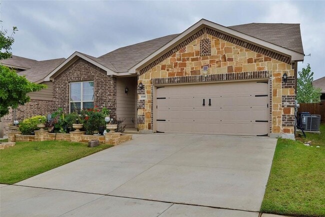 Building Photo - COMING SOON, DARLING HOME IN DENTON!