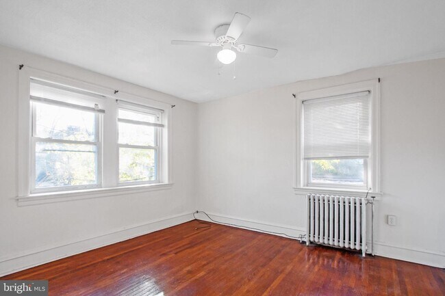 Building Photo - 6024 Larchwood Ave