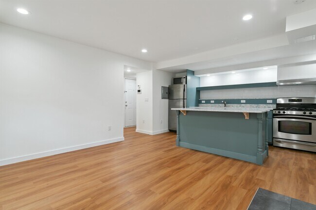 Building Photo - 110 Summit Ave