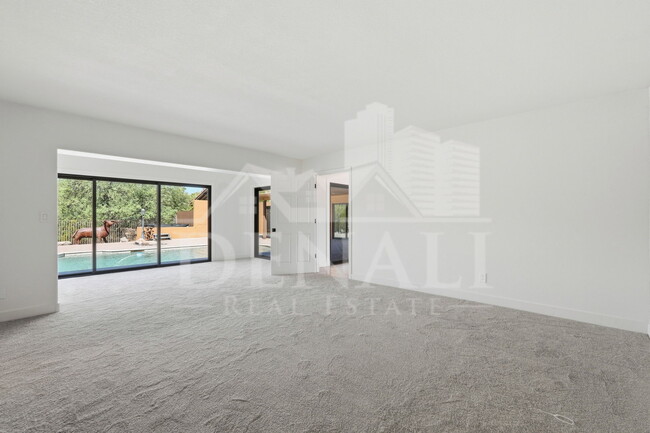 Building Photo - 10643 N Indian Wells Dr