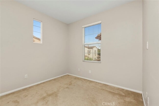 Building Photo - 21 Tall Oak