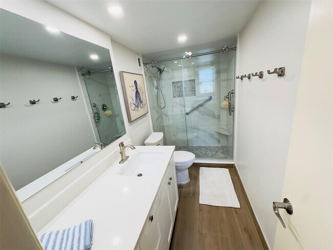 Building Photo - 1 Las Olas Cir